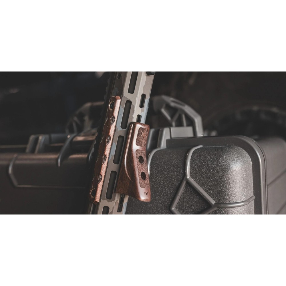 WOOX M-LOK Angled Grip – walnut | BHI DISTRIBUTION